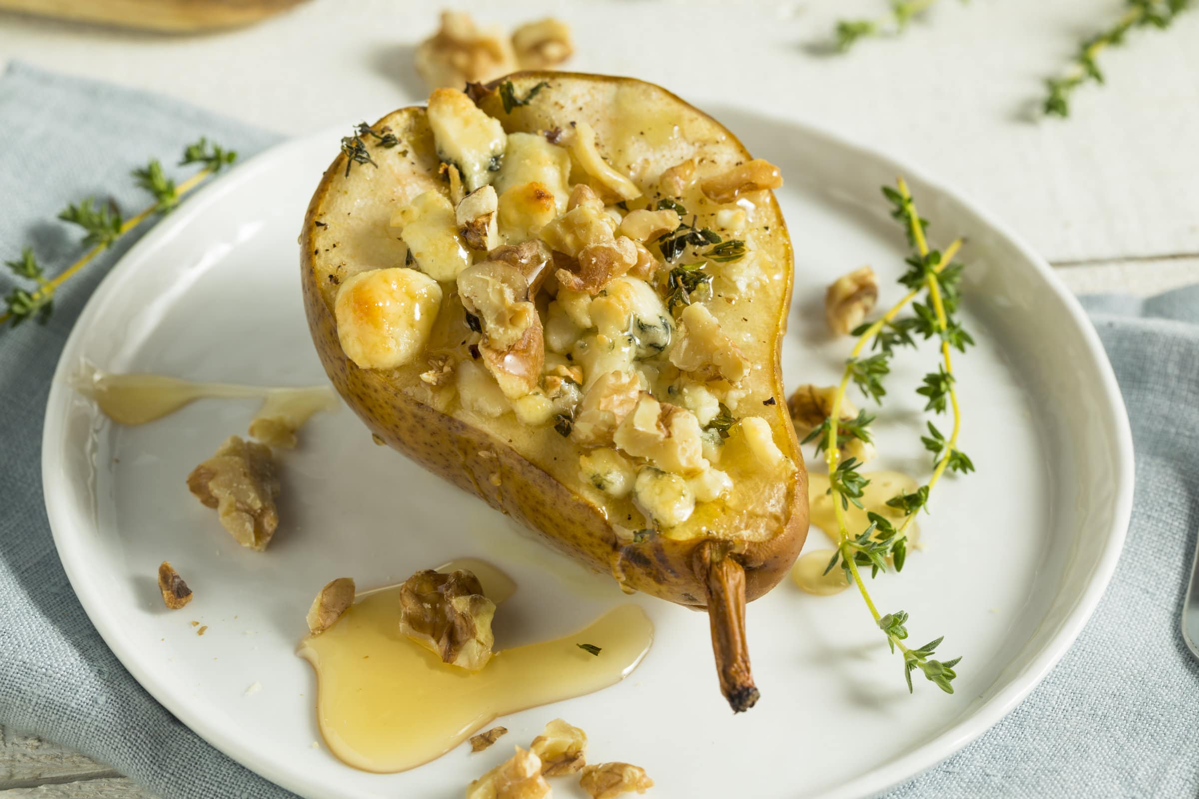 Ricetta Pere Al Forno Ripiene Di Gorgonzola, Noci E Miele - Il Club ...